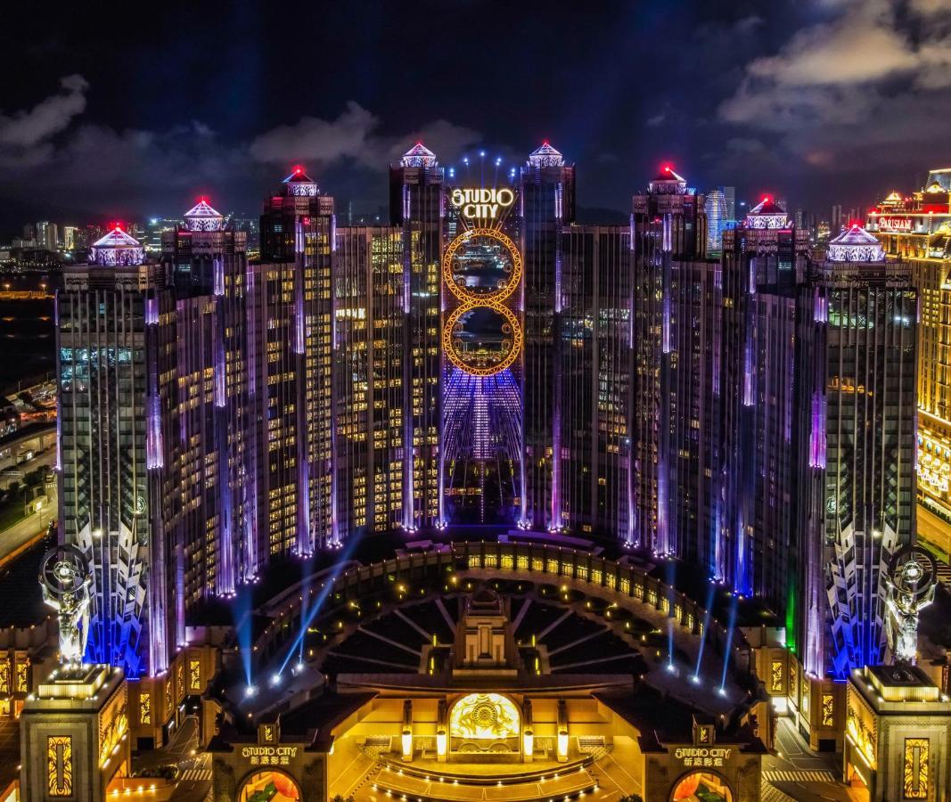 Studio City Hotel Macao Eksteriør bilde Studio City at night