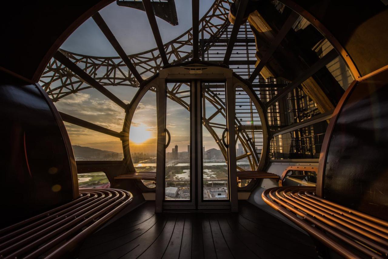 Studio City Hotel Macao Eksteriør bilde The interior of the observation deck