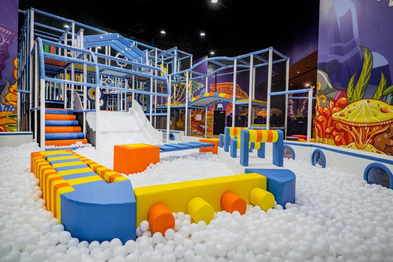 Studio City Hotel Macao Eksteriør bilde The ball pit at the indoor playground