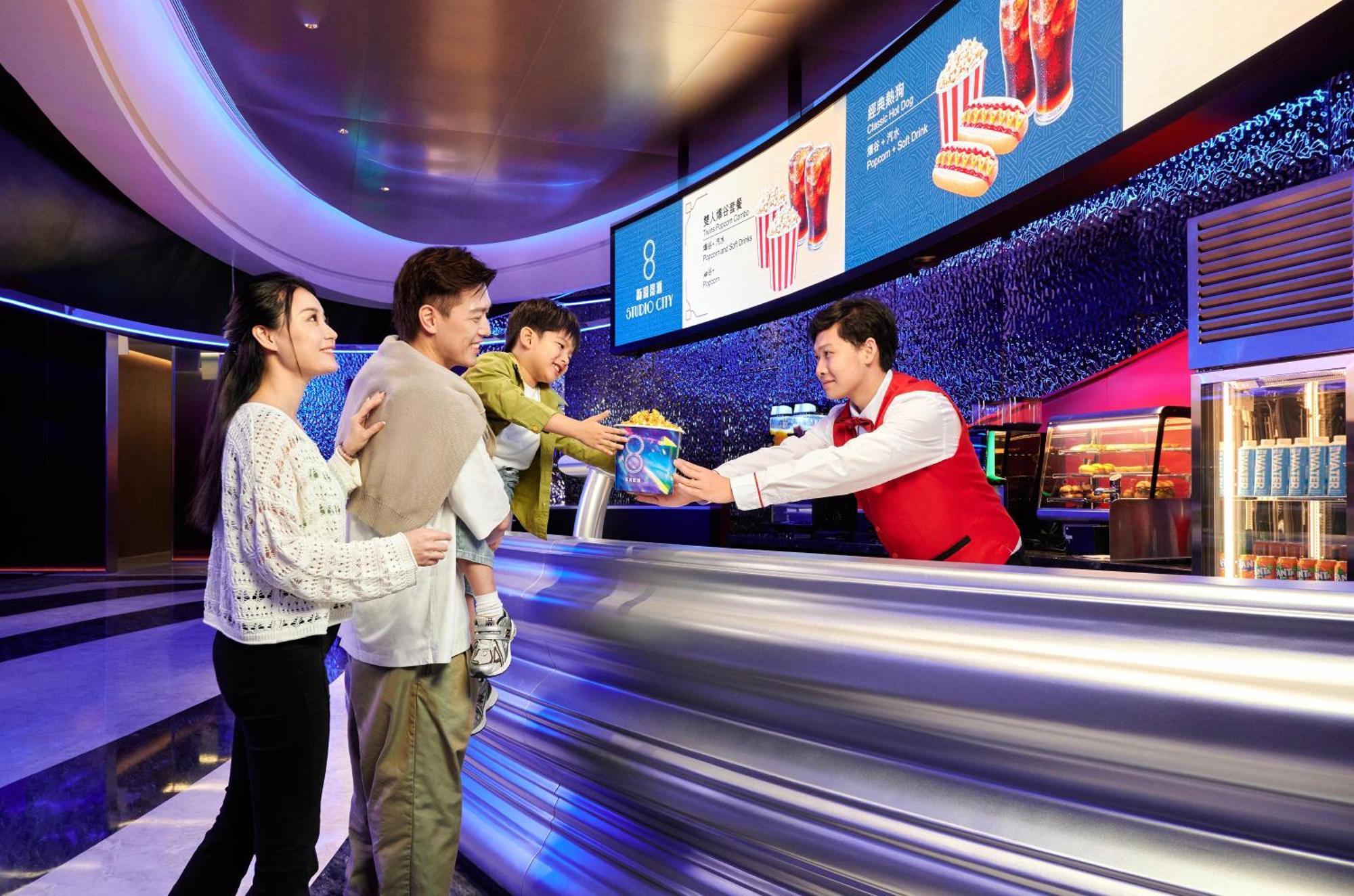 Studio City Hotel Macao Eksteriør bilde A digital menu board at a movie theater