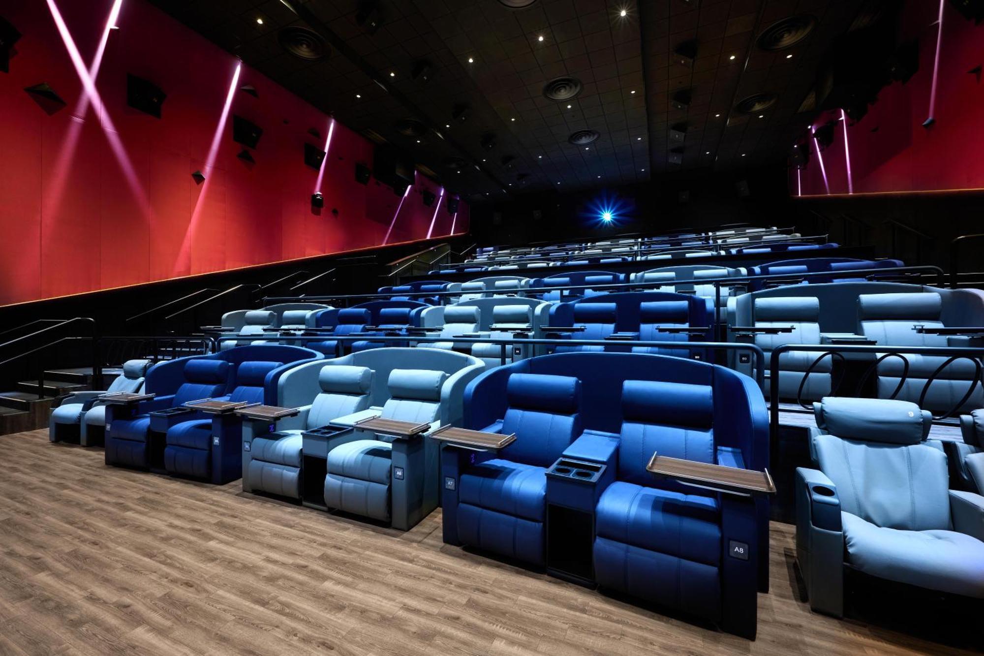 Studio City Hotel Macao Eksteriør bilde The interior of a typical movie theater