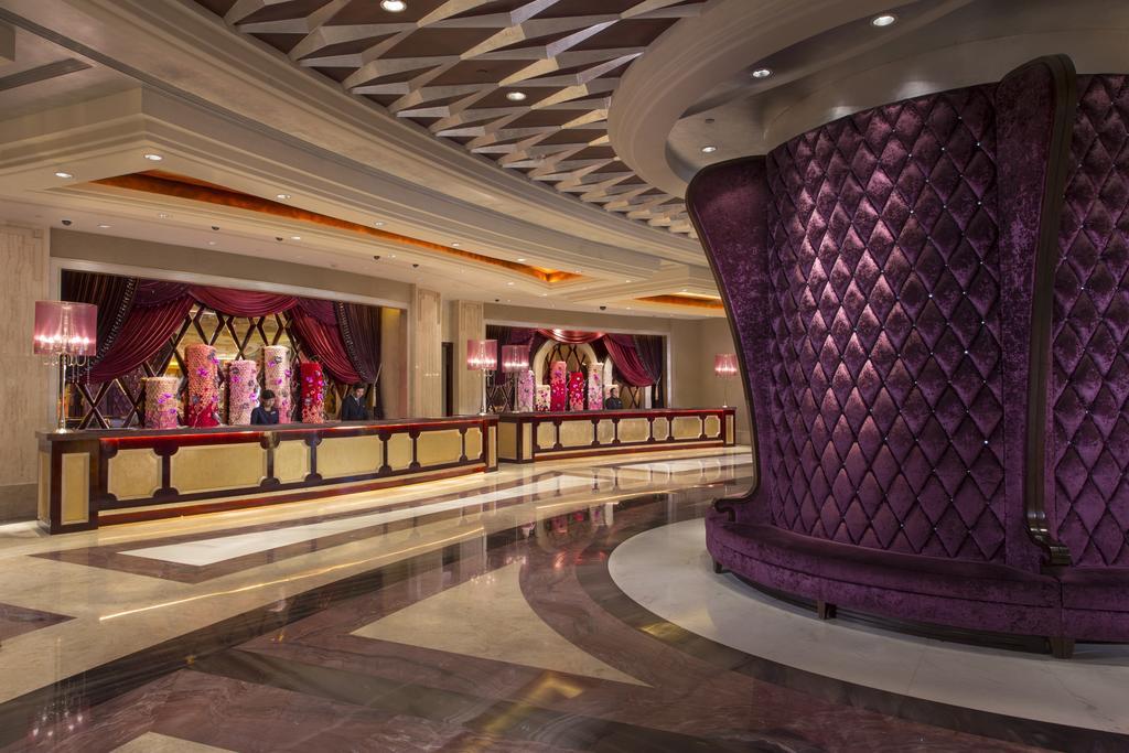 Studio City Hotel Macao Eksteriør bilde The lobby of the Wynn